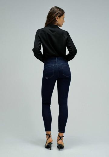 Короткие джинсы