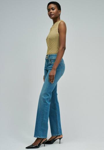 Прямые джинсы