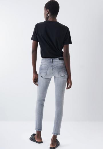 Узкие джинсы