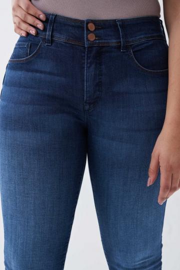 Прямые джинсы