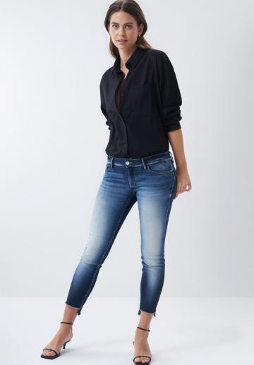 Короткие джинсы