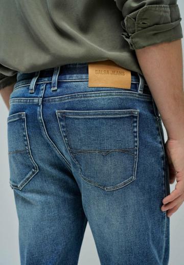 Прямые джинсы