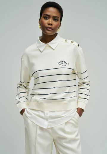 Пуловер в полоску