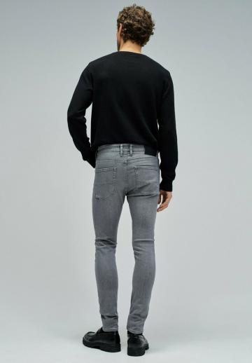 Узкие джинсы