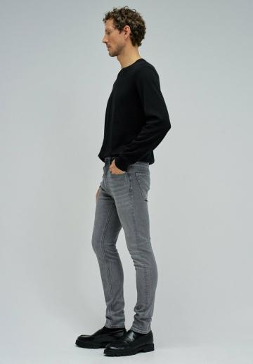 Узкие джинсы