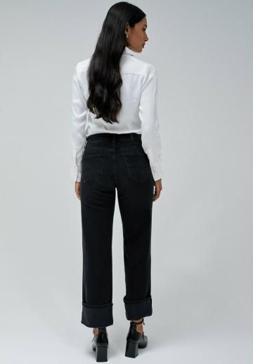 Прямые джинсы