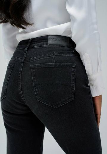 Прямые джинсы
