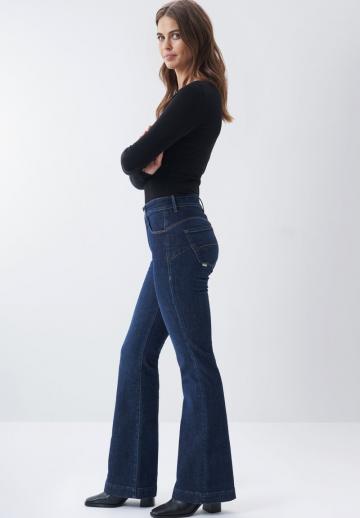 Клешеные джинсы