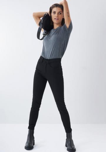 Короткие джинсы