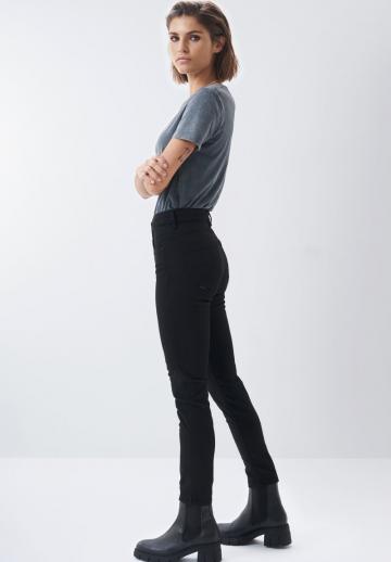 Короткие джинсы