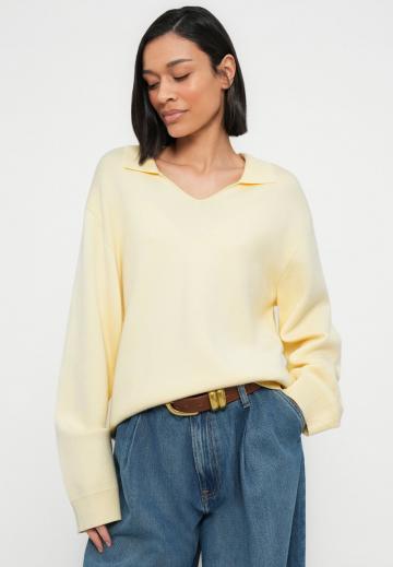 Пуловер в полоску