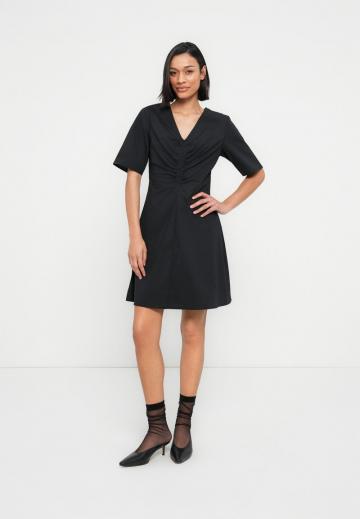 Короткое платье