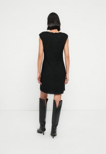 Короткое платье