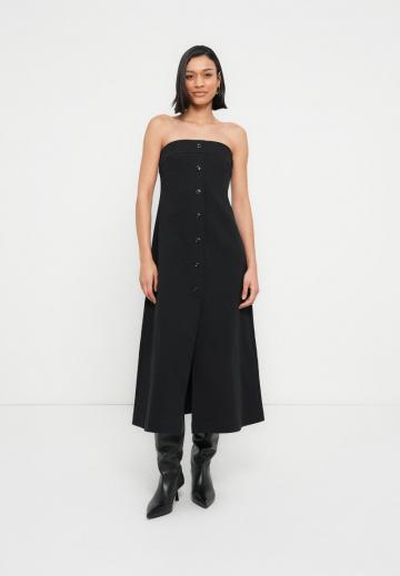 Платье без бретелек