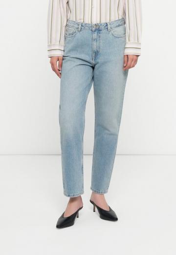 Прямые джинсы