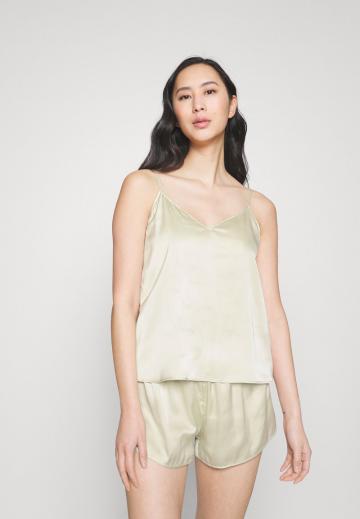 Топ на бретельках