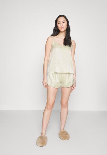 Топ на бретельках