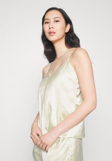 Топ на бретельках