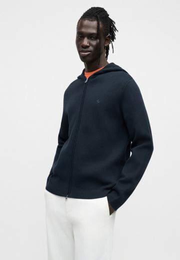 Вязаная кофта