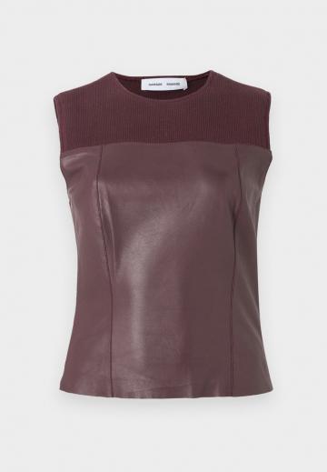 Блузка без рукавов