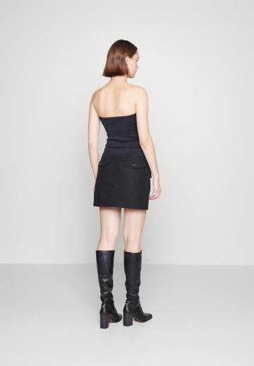 Юбка с накладными карманами