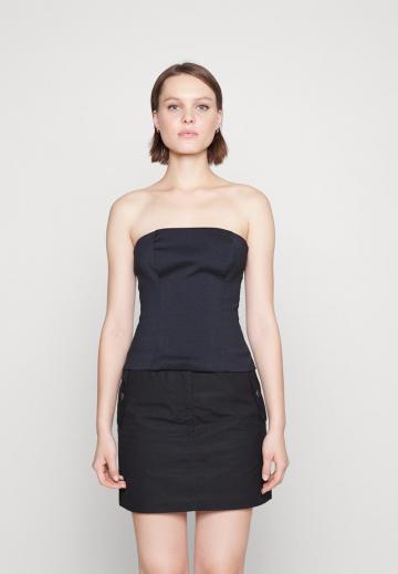 Юбка с накладными карманами