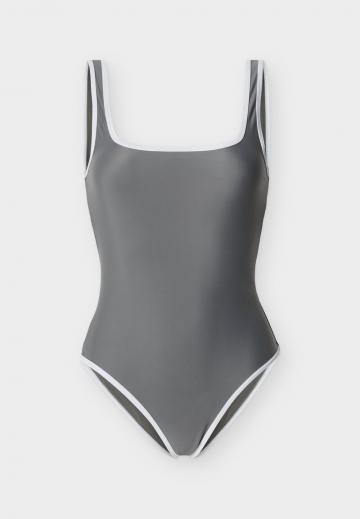 Слитный купальник