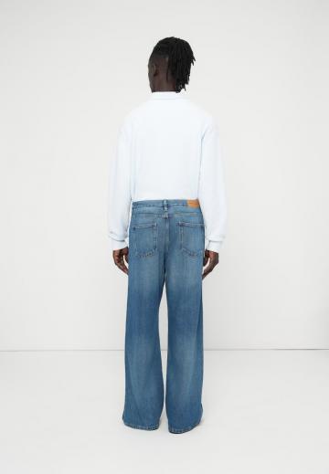 Свободные джинсы