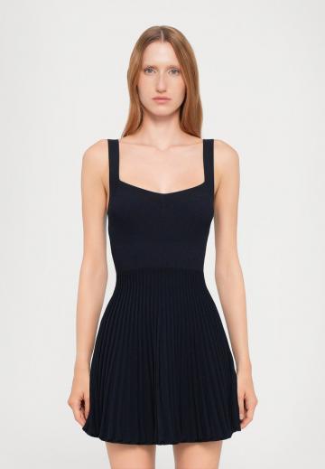 Вязаное платье