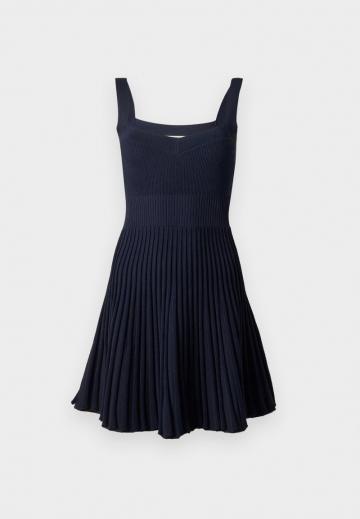 Вязаное платье