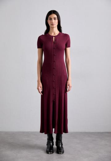 Вязаное платье