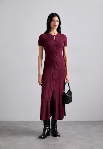 Вязаное платье