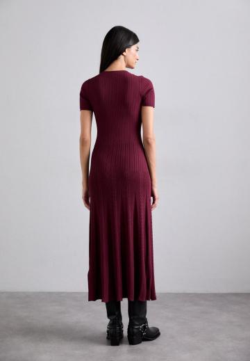 Вязаное платье