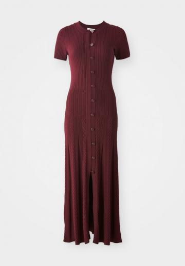 Вязаное платье