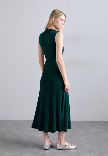 Вязаное платье