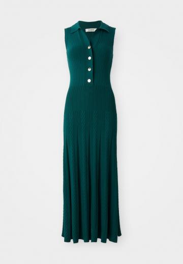 Вязаное платье