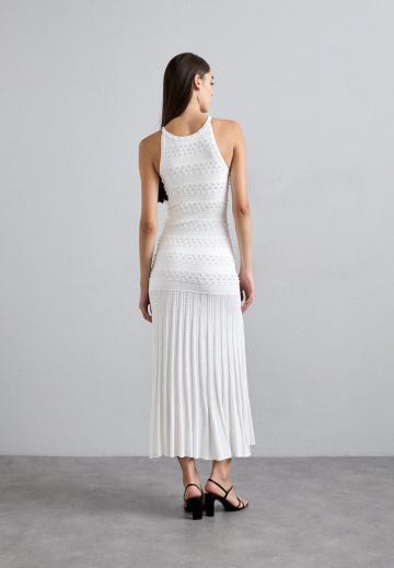 Вязаное платье