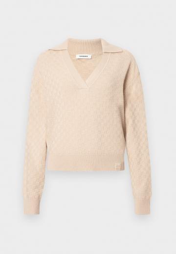 Пуловер с вырезом V