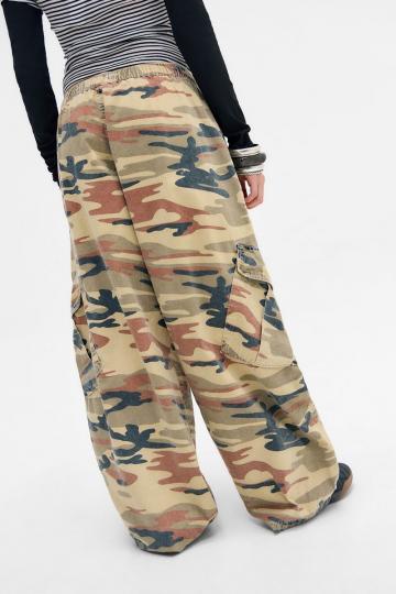 Брюки с накладными карманами