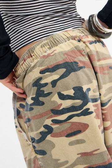 Брюки с накладными карманами