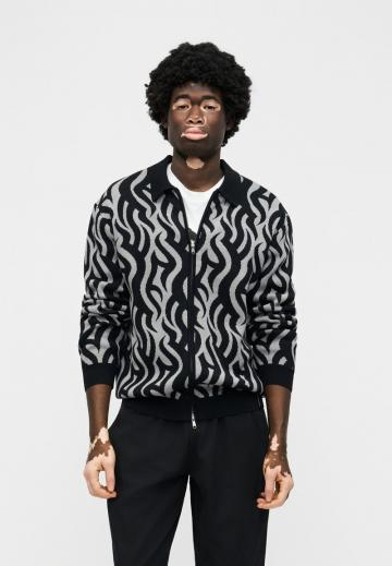 Вязаная кофта