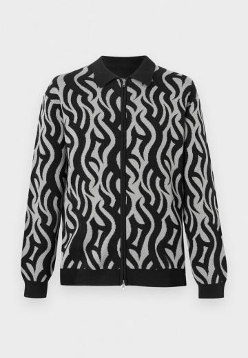 Вязаная кофта