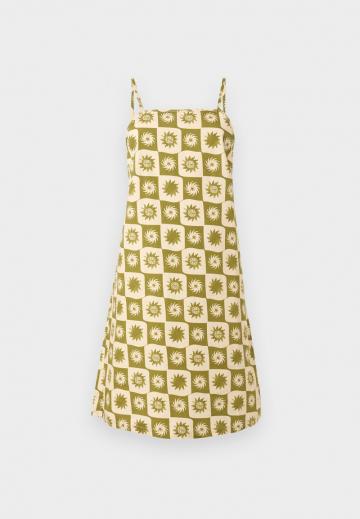 Короткое платье