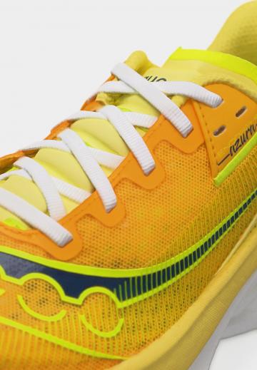 Беговые кроссовки