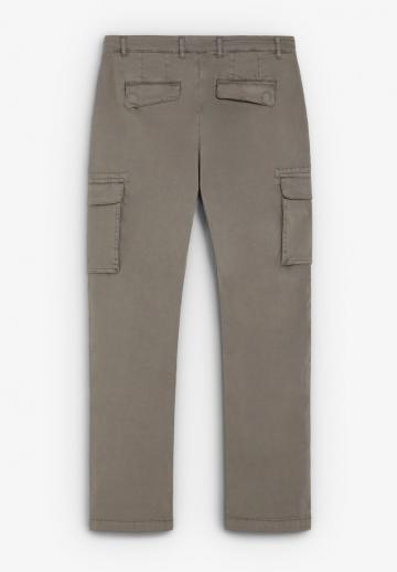 Брюки с накладными карманами