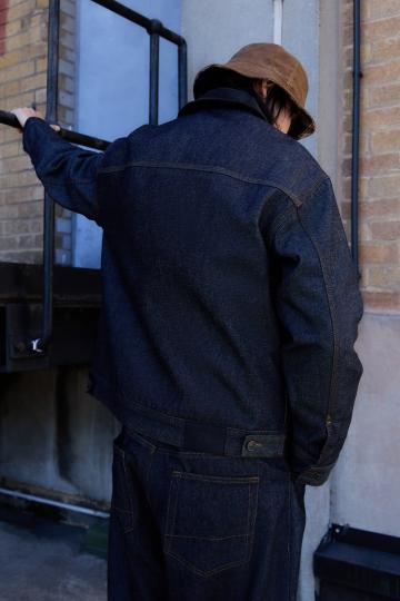 Джинсовая куртка