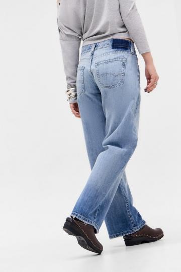 Свободные джинсы