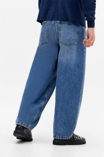 Свободные джинсы