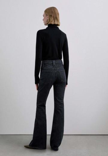 Клешеные джинсы