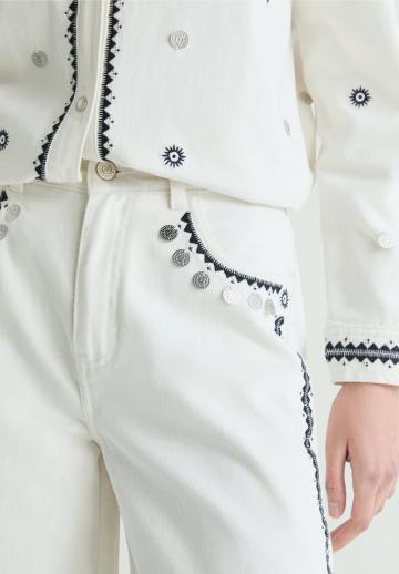 Короткие джинсы